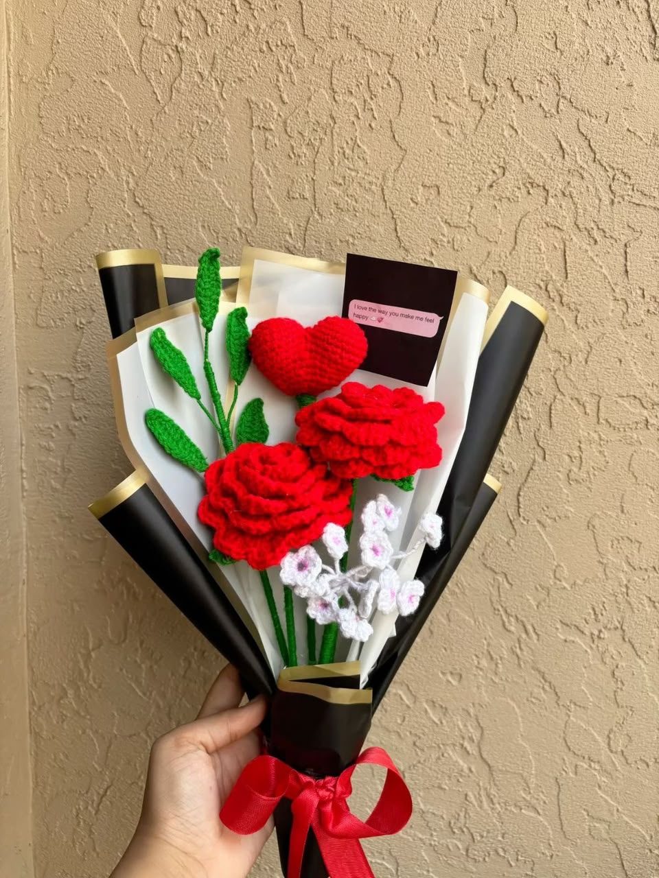 3 crochet red roses